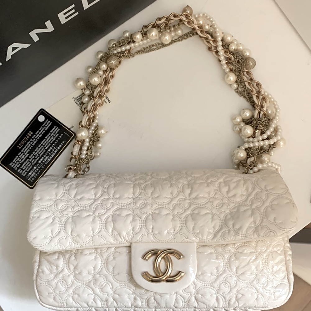 NWT CHANEL 🤍 Byzantine Bijoux East West Bag Ivory White Vegan Leather Gold CC HW